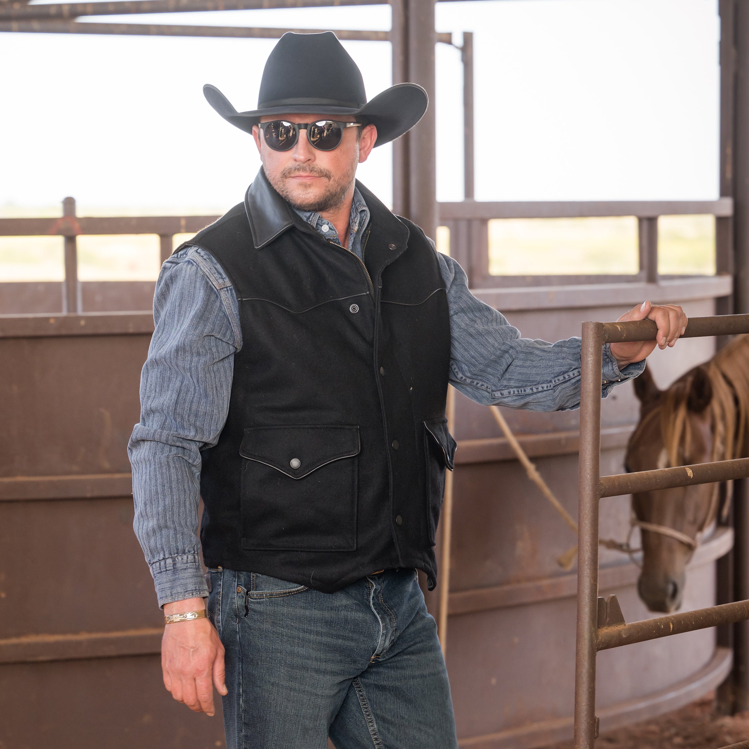 Men's Lariat Vest - Black